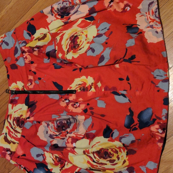 TRF collection Skirt - Picture 4 of 7